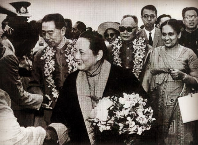 1964年，宋庆龄在周恩来和陈毅的陪同下访问锡兰.jpg