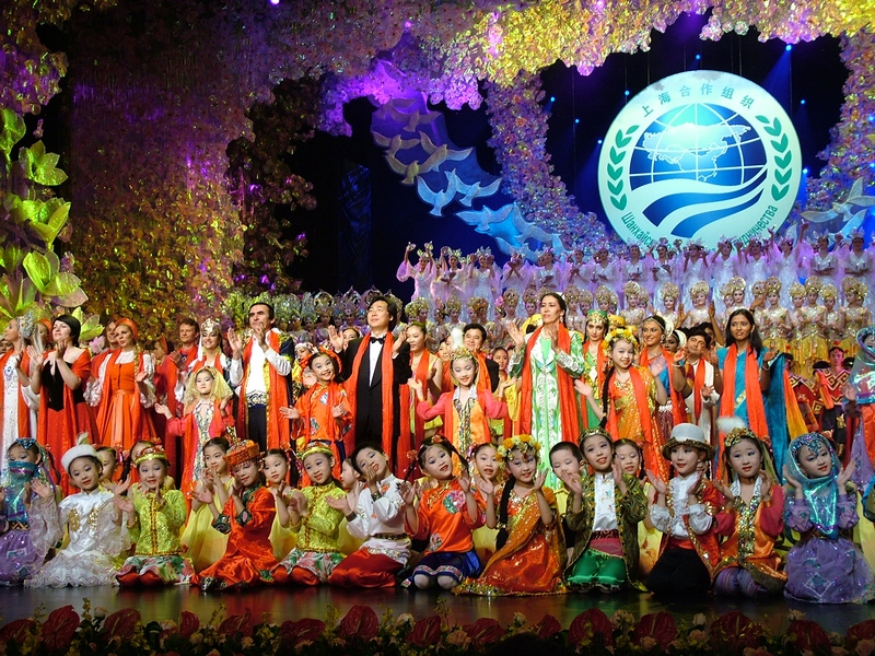 2006年6月13日至16日，参加上海合作组织成立五周年文艺晚会暨成员国艺术节开幕式演出.jpg