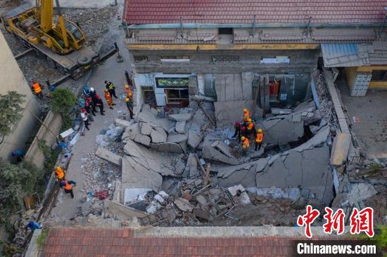 临汾市襄汾县陶寺乡陈庄村聚仙饭店发生坍塌事故。武俊杰 摄