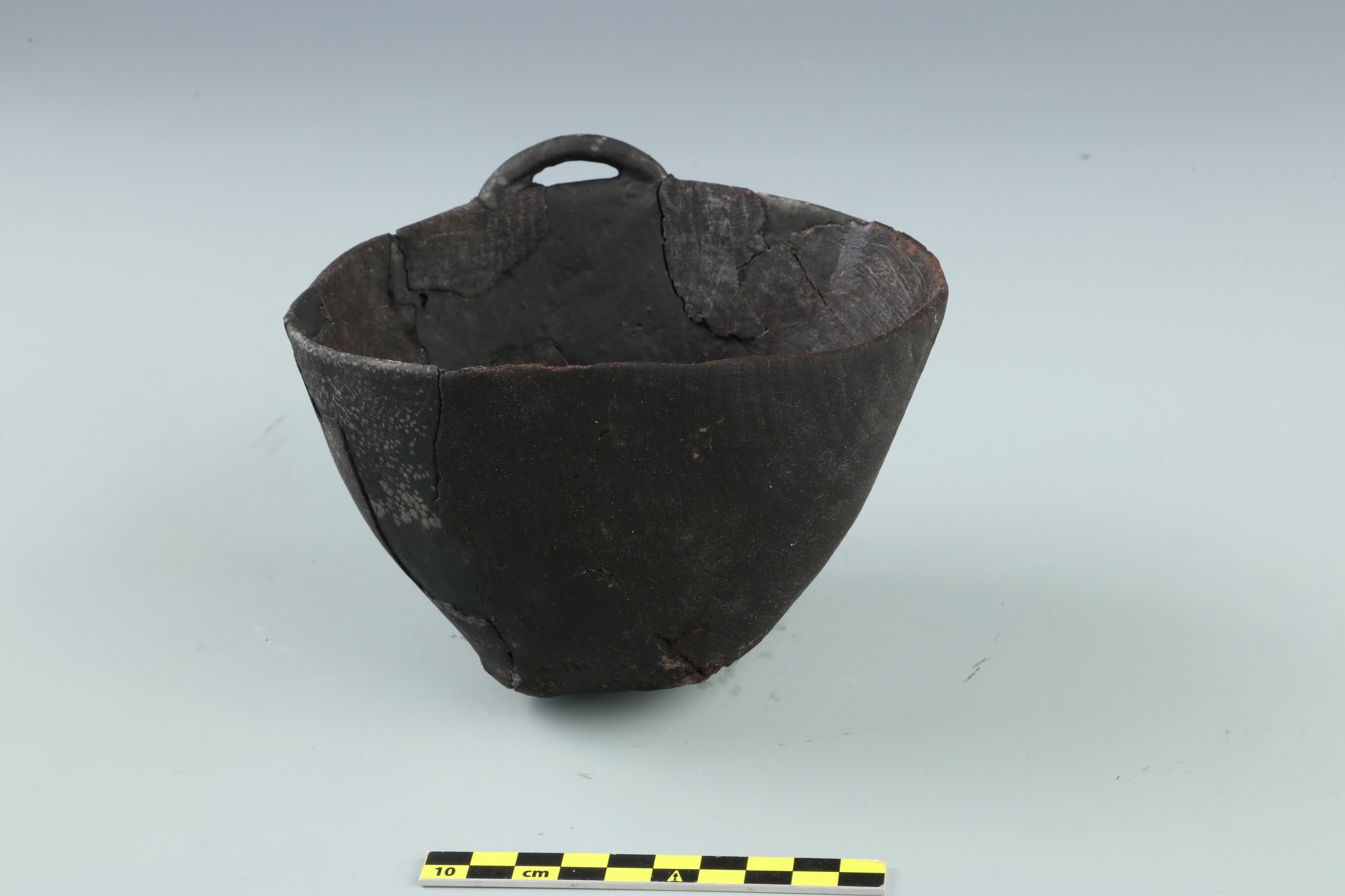 浙江余姚井头山遗址出土的8000多年前的木碗.jpg