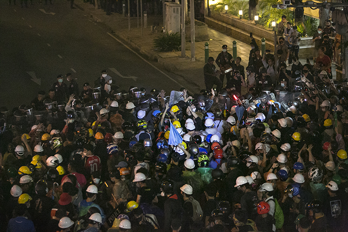 当地时间2020年10月21日，泰国首都曼谷，泰国示威者再次在曼谷举行大规模抗议集会活动，并前往总理府。人民视觉 图