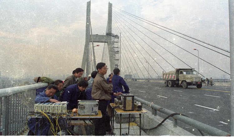 1992年，同济大学开展南浦大桥桥梁动载试验（一）_副本.jpg
