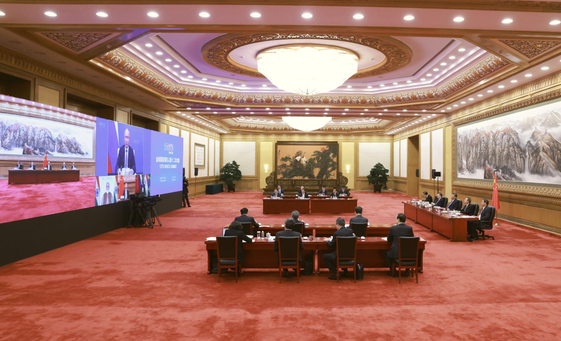 11月17日晚，金砖国家领导人第十二次会晤以视频方式举行。国家主席习近平在北京出席会晤并发表重要讲话。 新华社记者 丁林 摄