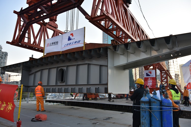 最后一块钢箱梁 (2).JPG