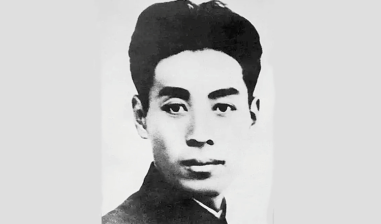 1927年3月，领导上海工人第三次武装起义时的周恩来。“四一二”反革命政变后，又于8月1日，领导南昌起义。750.jpg