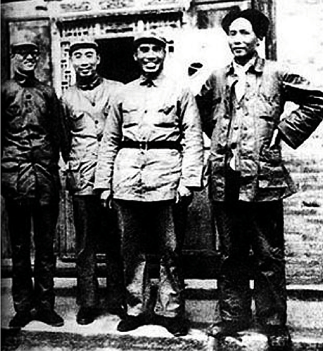 长征到达陕北后的毛泽东,朱德,周恩来,博古(自右向左)645.jpg