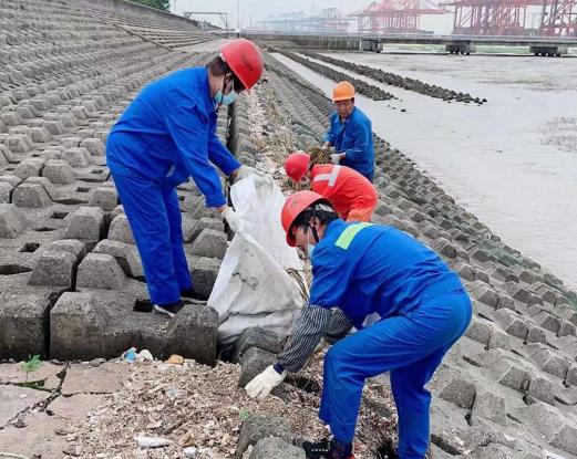 21-1 推进长江口水域垃圾污染集中整治.jpg