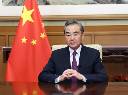 2021年9月8日,国务委员兼外长王毅在北京以视频方式出席“纪念中华人民共和国恢复联合国合法席位50周年研讨会”并发表题为“风雨同舟五十载 携手共进创未来”的讲话。 外交部官网 图