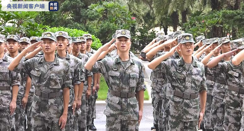 △中国人民解放军驻香港部队举行升旗仪式