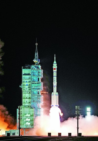 凌空飞天征寰宇