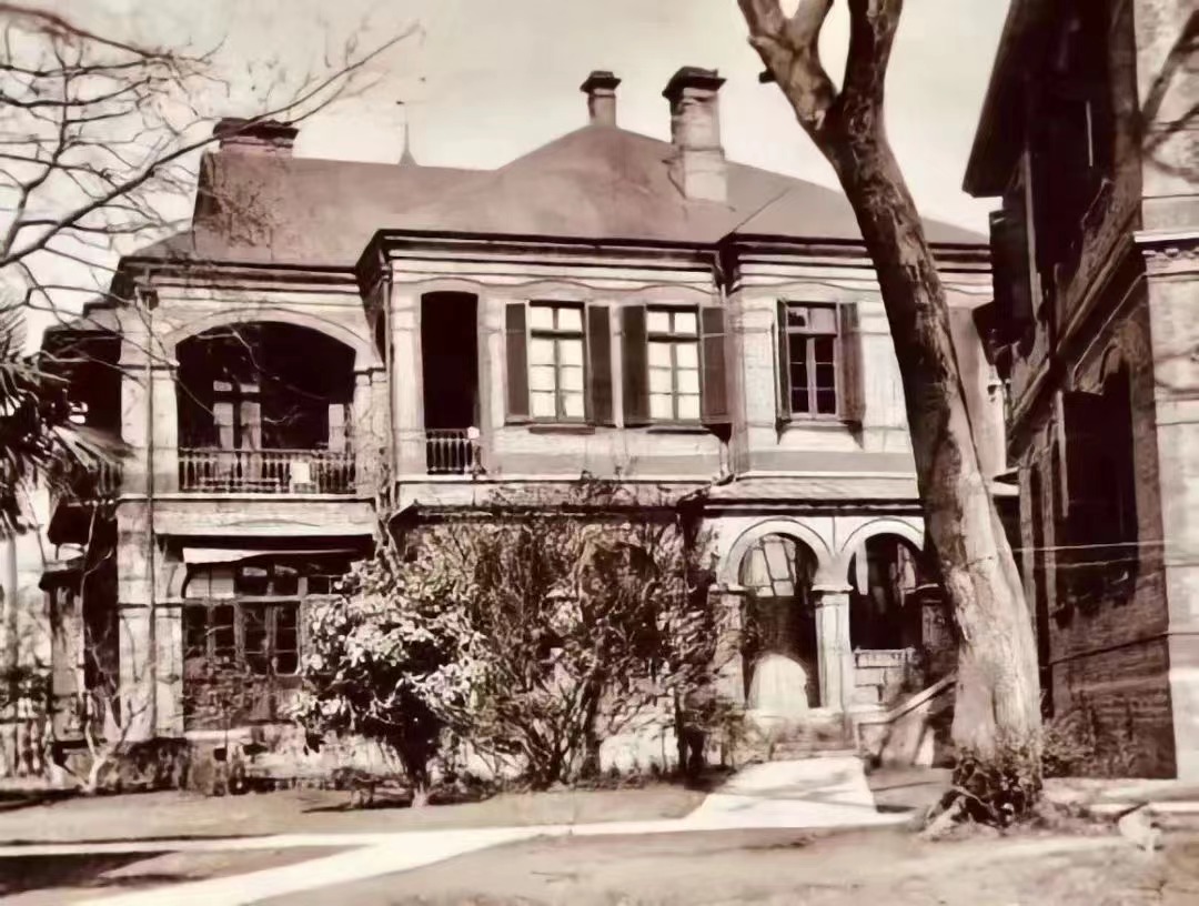 红房子医院的老建筑历史图片.jpeg