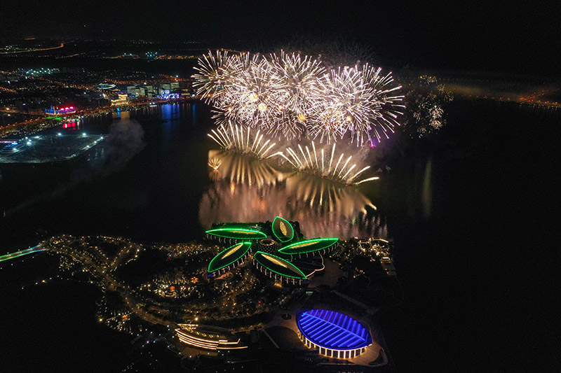 视频2022新年首夜滴水湖烟花绚烂临港新片区迎来第三个完整年