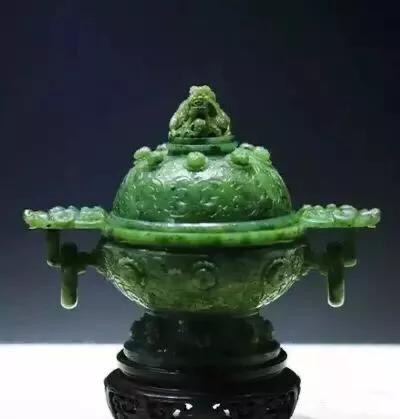 《薫炉瓶》 中国玉雕 加碧.jpg