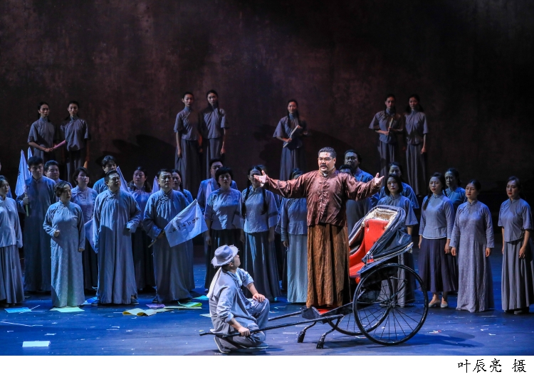 由上海歌剧院全新修改的原创歌剧《晨钟》昨晚（30）于上海大剧院试演。.jpg