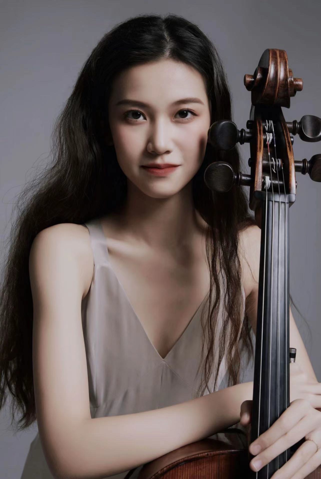 亚洲美女写真韩国演奏家大提琴图片素材-编号16077754-图行天下