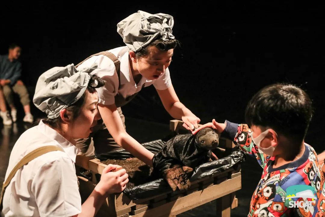 首届上海国际儿童戏剧艺术节《可爱的农庄》剧照.jpg