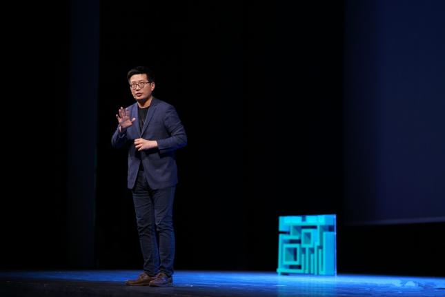 黄执中：未来的工作，本质上都是服务业