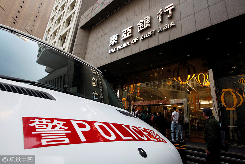 香港东亚银行总行遭持枪抢劫,劫匪20秒抢数万港元后逃走