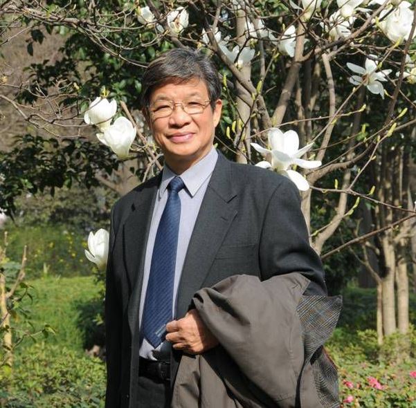 复旦大学附属中学特级教师黄玉峰