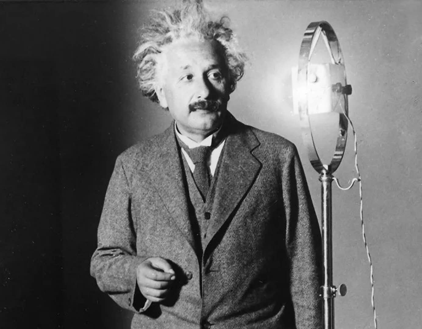 爱因斯坦：从神童到天才，他经历了什么？_自学_平面几何_生活