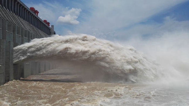 三峡泄洪黄正平.jpg 三峡泄洪黄正平.jpg