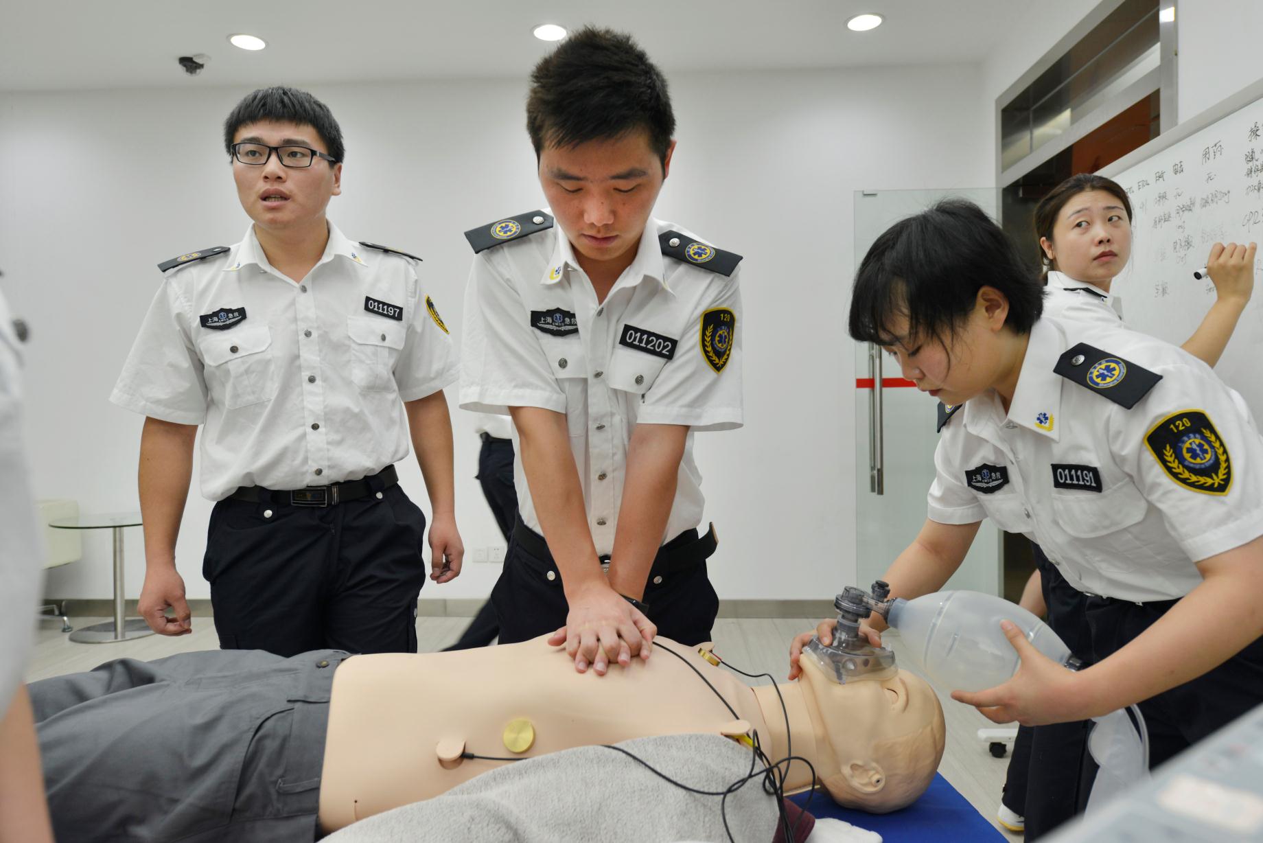 急救车平均反应仅12-13分钟,上海实现院前急救服务能级和保障水平双提升