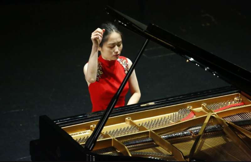 王丝路 钢琴图片