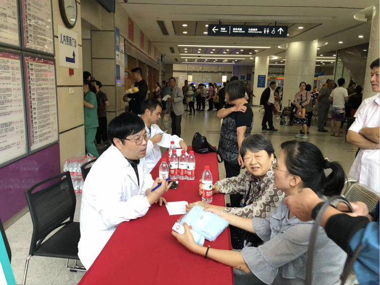 献血1_meitu_1.jpg 献血1_meitu_1.jpg