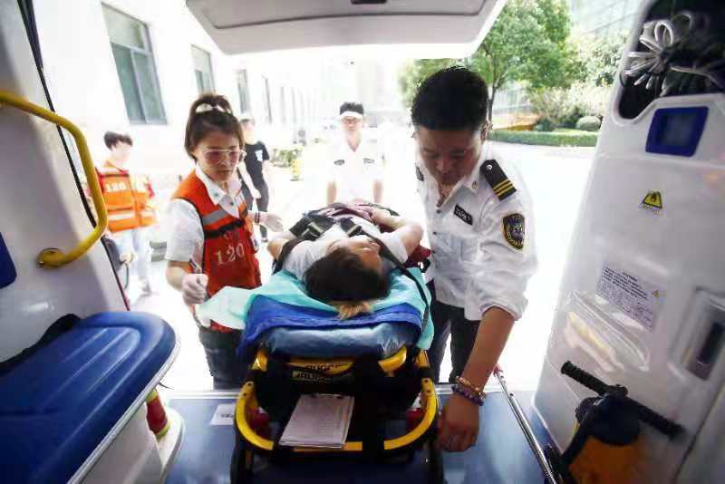 图30:国庆假日里的120急救.jpg