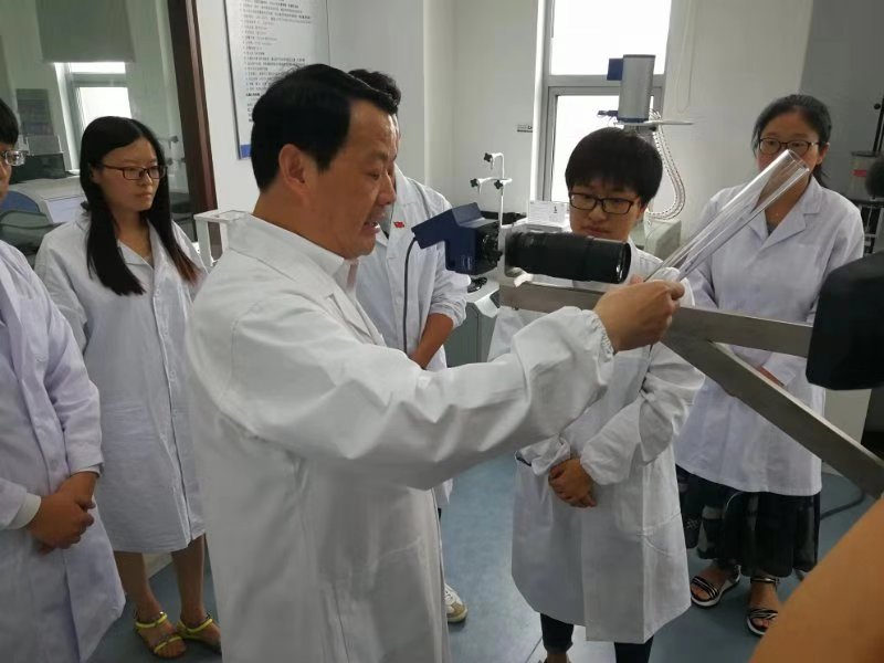 将玻璃打磨成0.12毫米,中国科学家摘得世界玻