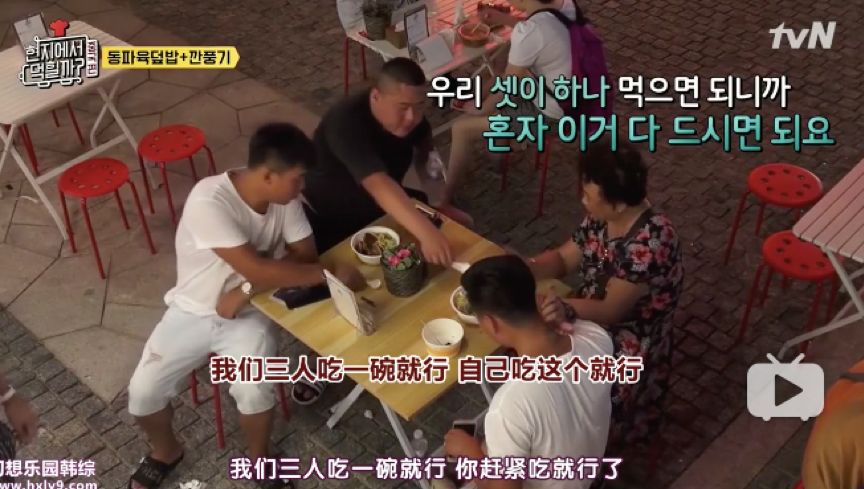 外国人镜头下的中国饭桌 爸爸带娃 孩子宠妈 看完颠覆了