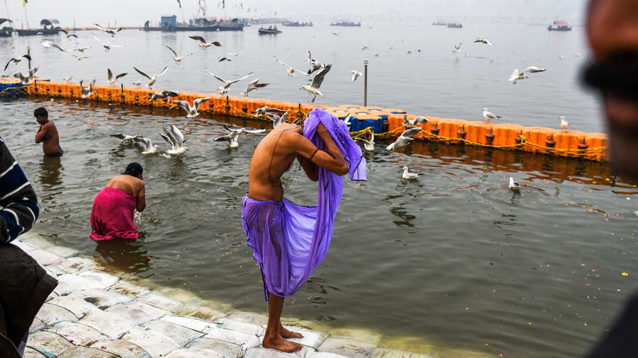 2019印度大壶节沐浴图片