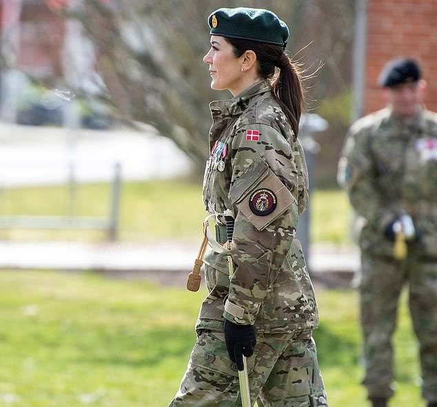 丹麦王储妃着军装就职国民警卫队队长,玛格丽