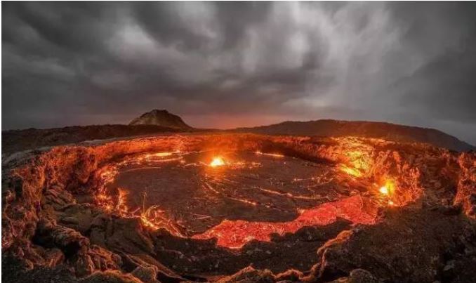 燃烧百年不熄灭,世界上最古老持续活跃的熔岩湖最新面貌震惊世人
