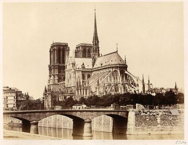 巴黎圣母院尖塔重建将全球招标