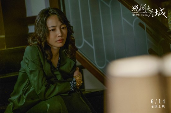 白百何饰演的梅晓鸥陷入危机.jpg