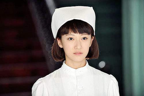 还有一位叫余玥的姑娘,2002年以童星身份主演清宫剧《格格要出嫁》