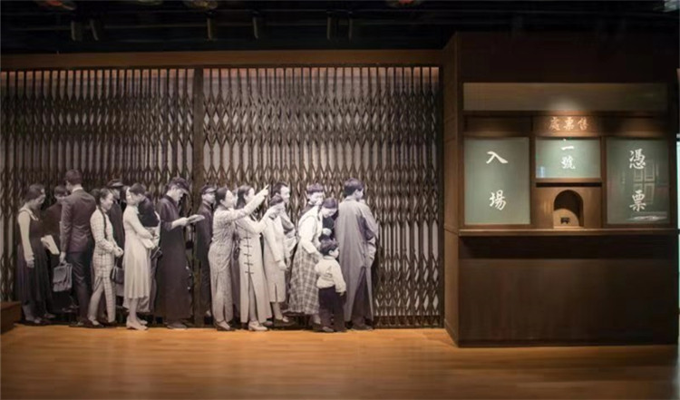 排队入场.jpg 排队入场.jpg