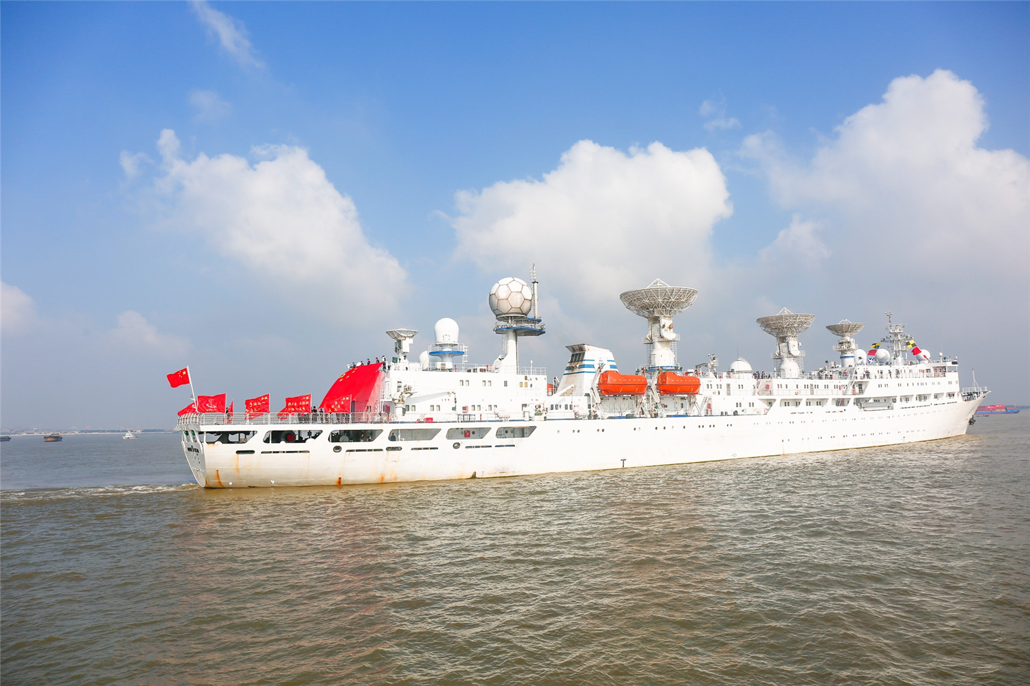 中国第一艘轮船图片