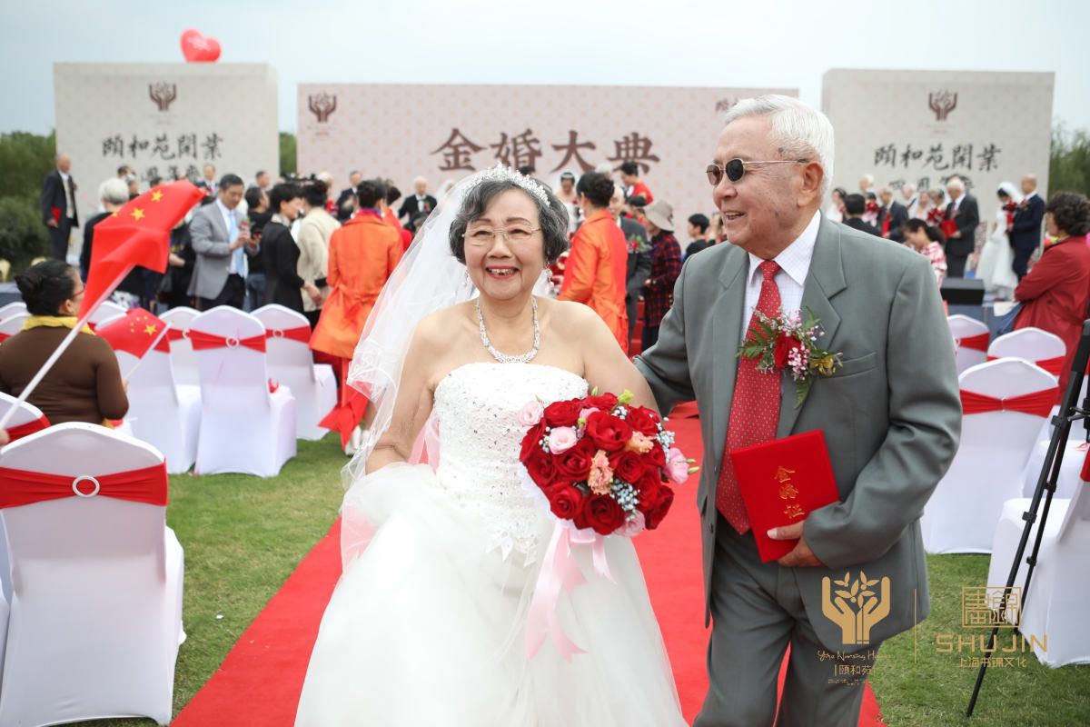 余老师夫妇.jpg 余老师夫妇.jpg