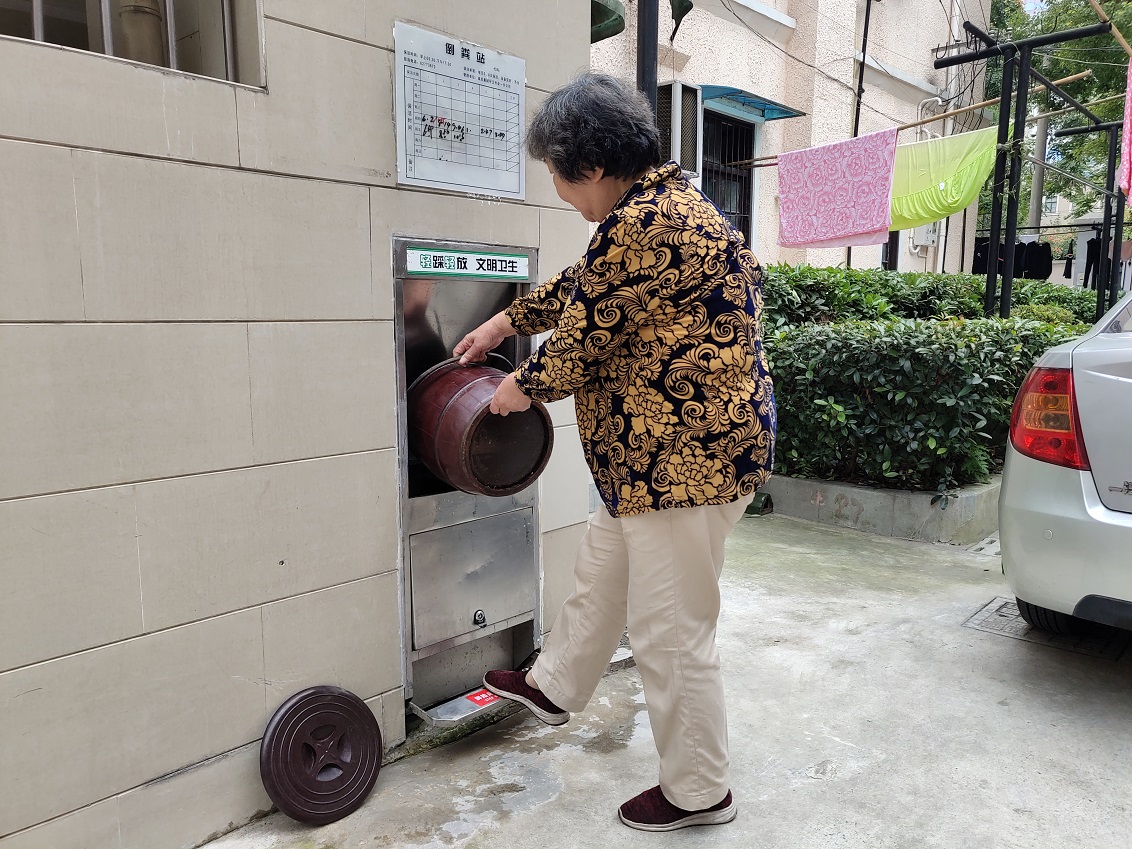 上海最繁华之地最后333只手提马桶退役老房居民告别如厕难