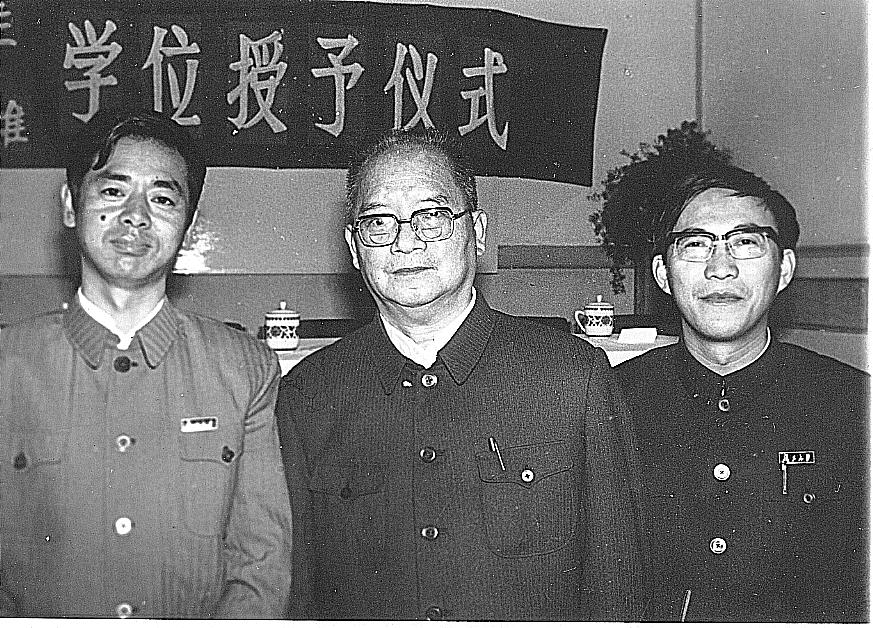 博士学位典礼与谭周.jpg