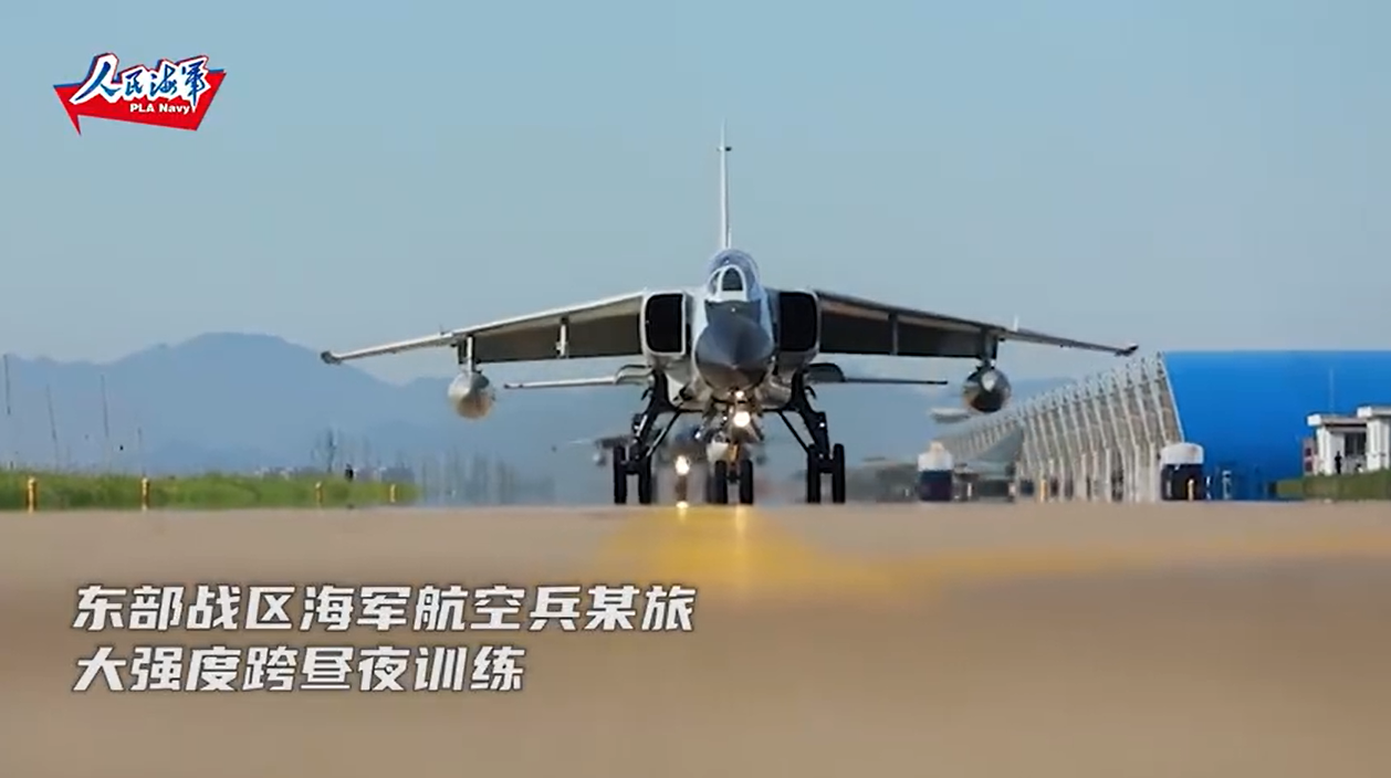 敌导弹,敌导弹 东海某海域上空 东部战区海军航空兵 歼击轰炸机内 数