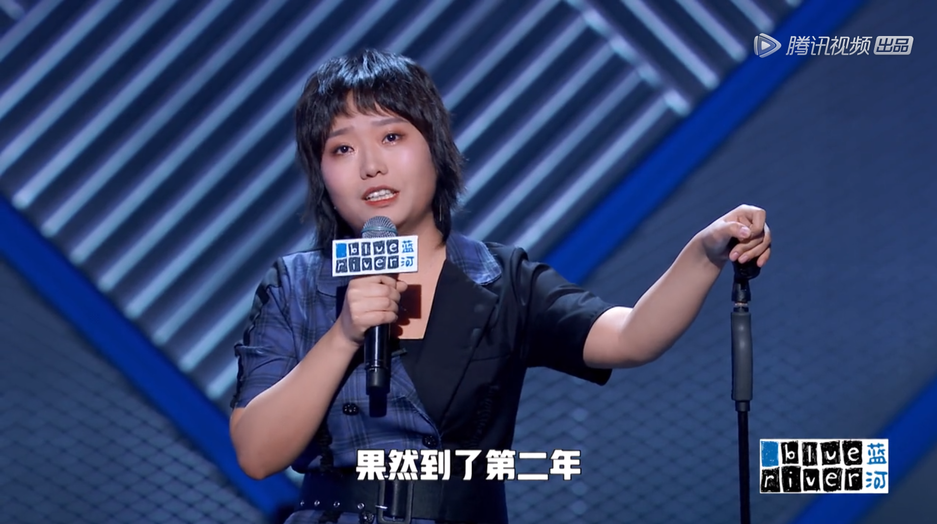 砸手机、割手腕，李雪琴的不快乐，超乎你想象