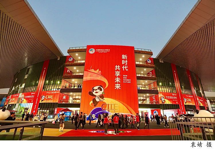 隔离也值!”进博会让海外企业高管跨越大半个世界来中国 文汇客户端 2020-11-08 19:48:51 微信图片_20201108193406.jpg 全球疫情肆虐之时,曾有人担心,今年的进博会还