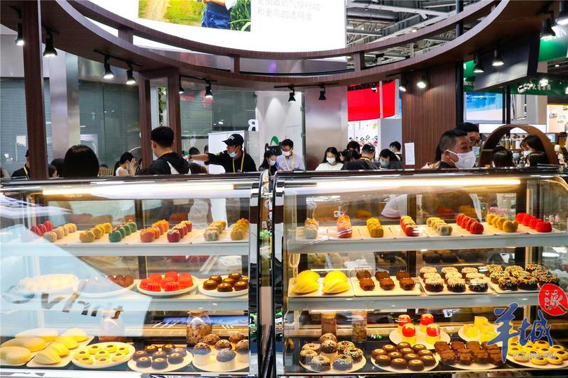 最辣火鸡面、最贵咖啡……进博会上这些美食把我看馋了