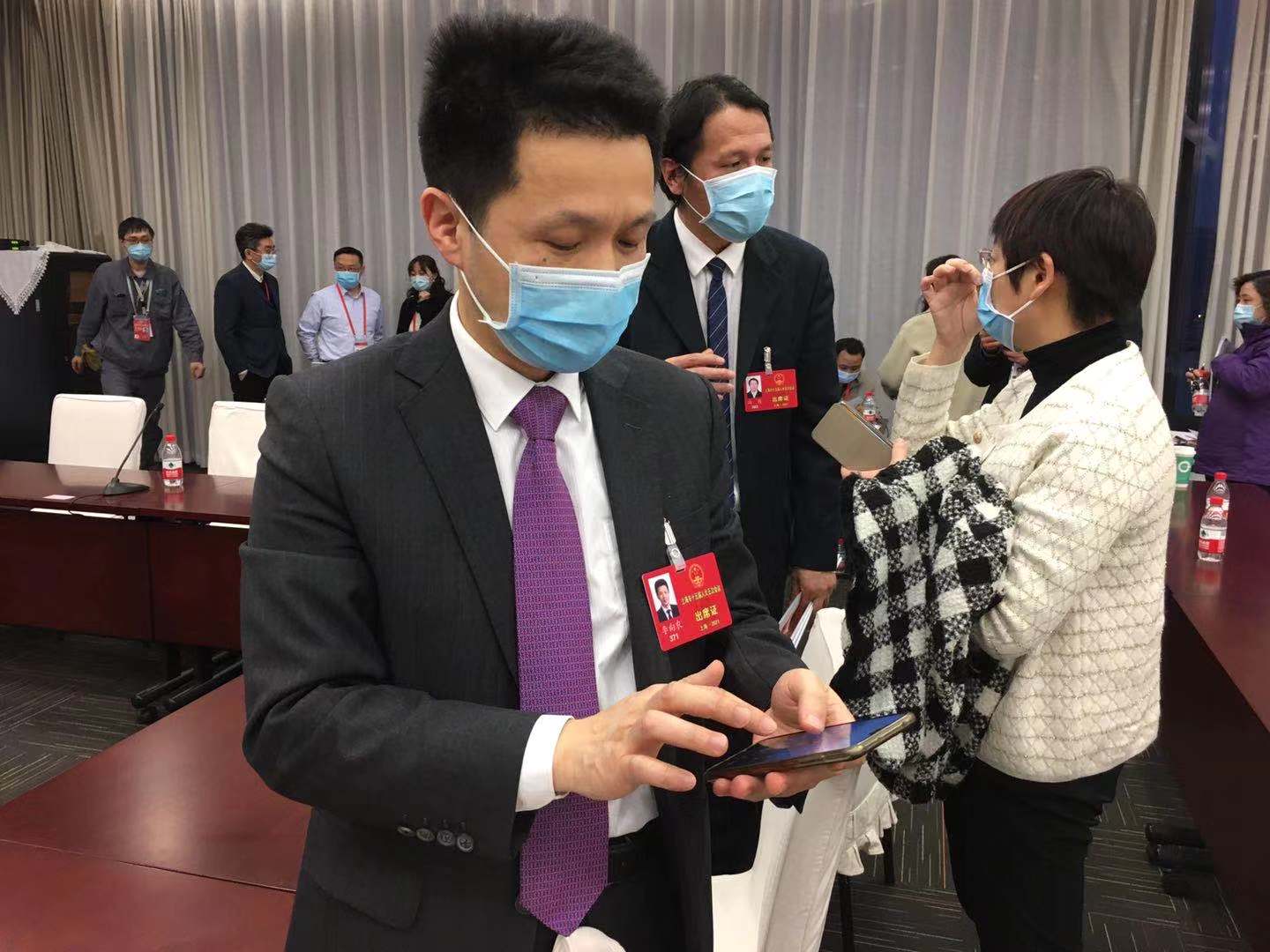 李向农.jpg 李向农.jpg