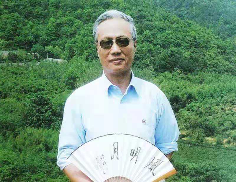 1123835111.jpg 1123835111.jpg