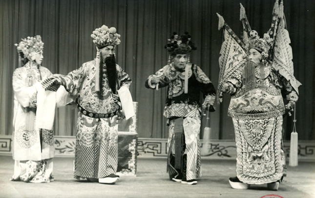 nei  长生殿》张娴饰杨贵妃、周传瑛饰唐明皇、王传淞饰高力士、_副本.jpg