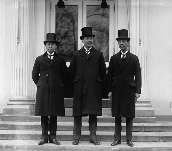 61  华盛顿会议中国全权代表顾维钧、施肇基、王宠惠（自左到右）.jpg